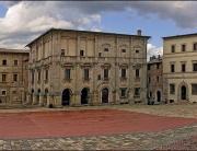 Comanche in Montipulciano Plaza